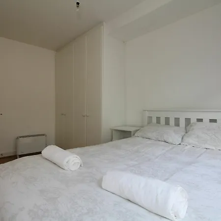 Docklands Self Catering * Dublin